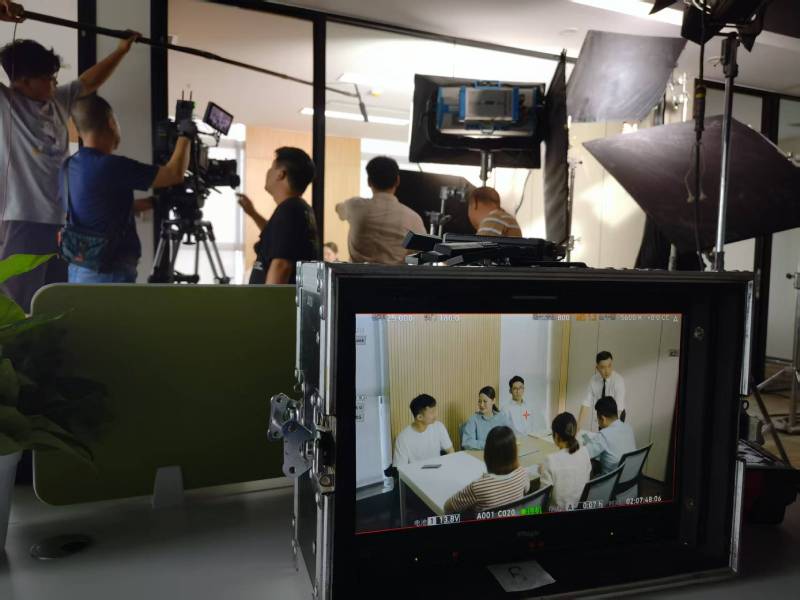 水城县TVC拍摄公司：科技产品视觉化大师，诠释未来感与功能美学